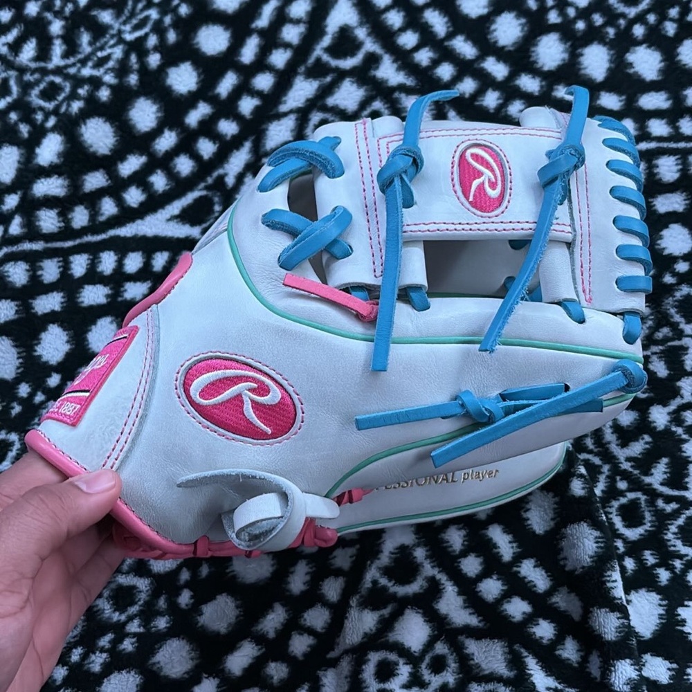 Rawlings heart of the hide baseball glove